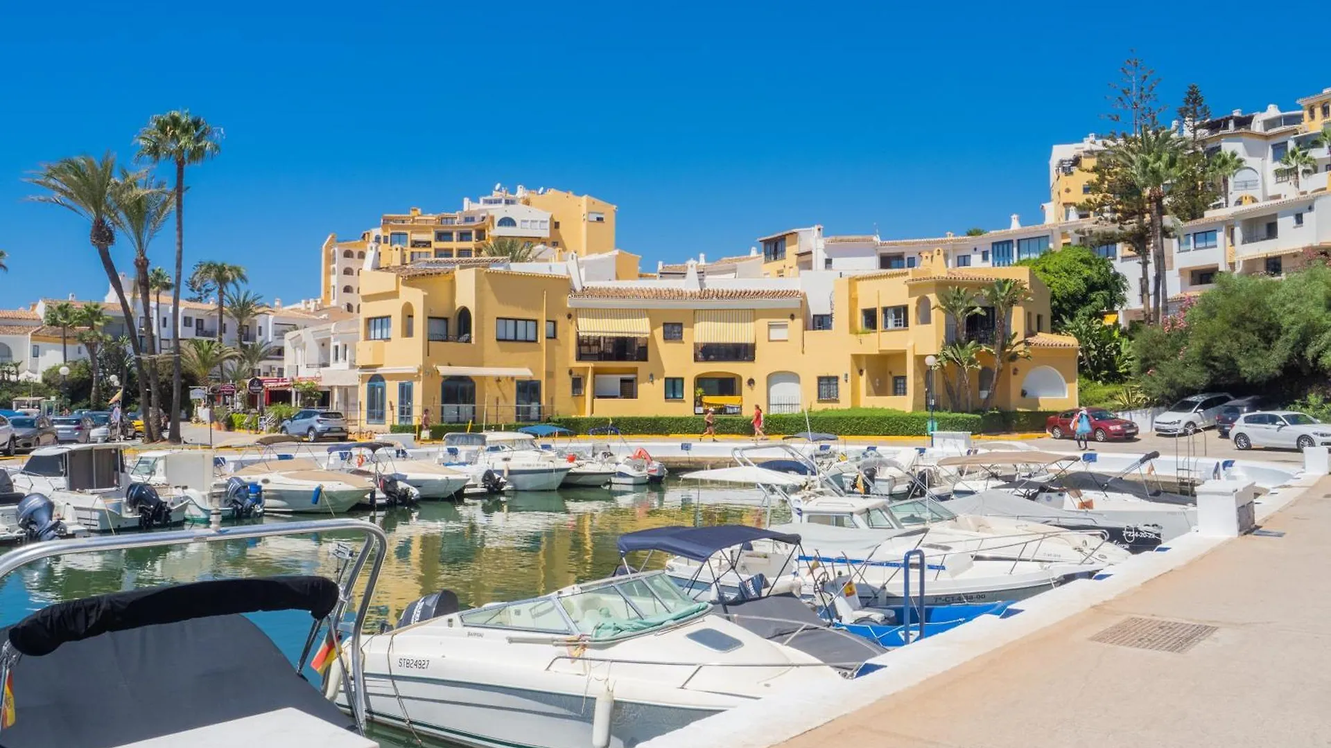 דירות מארבלה Cubo'S Atico Cabopino Port & Parking